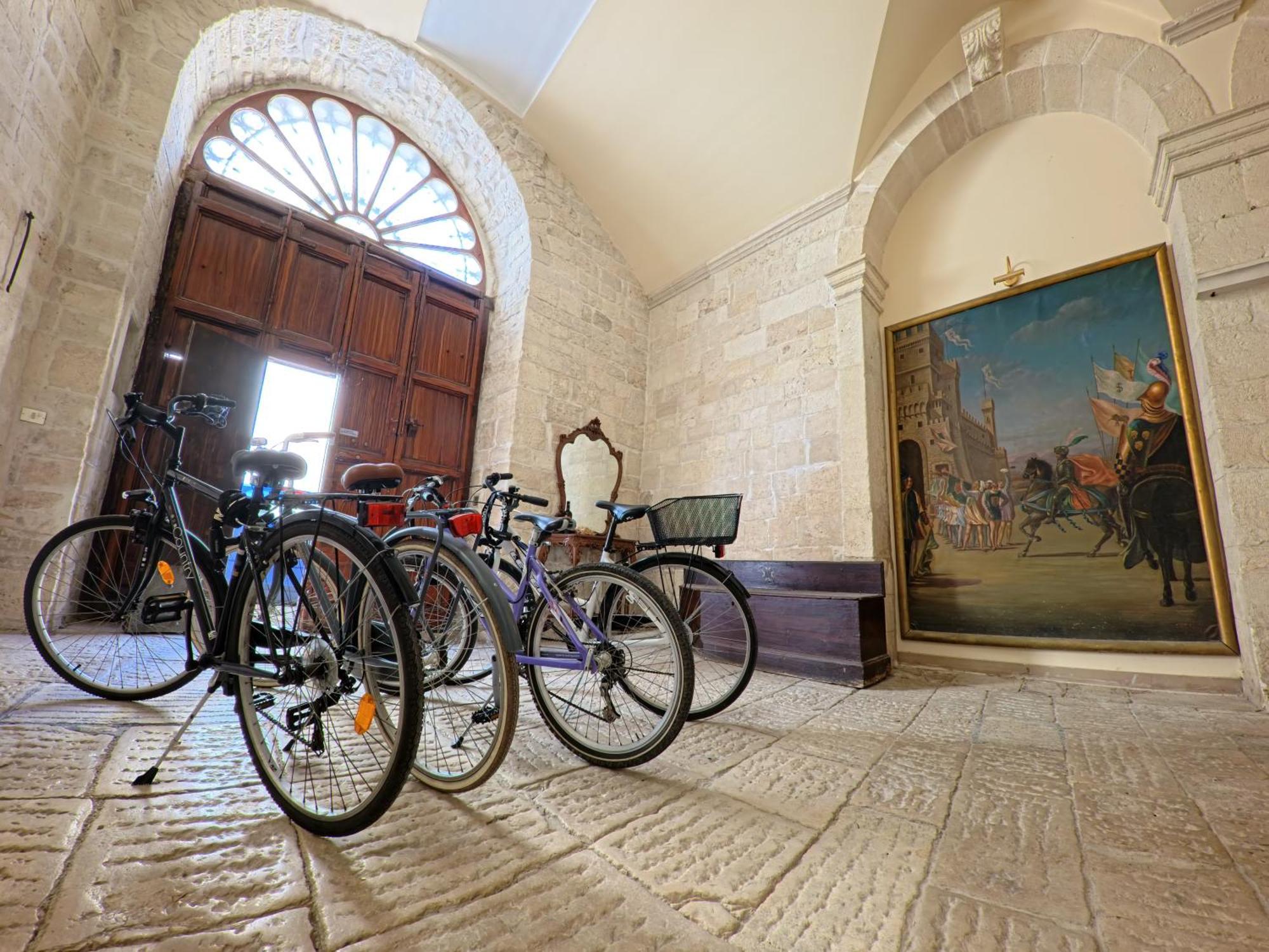 Palazzo Framarino Dei Malatesta - Noble Floor - XIV Century Giovinazzo Dış mekan fotoğraf